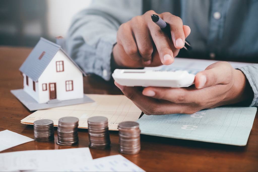 Should You Manage Your Florida Vacation Rental Yourself? DIY vs Hiring a Pro